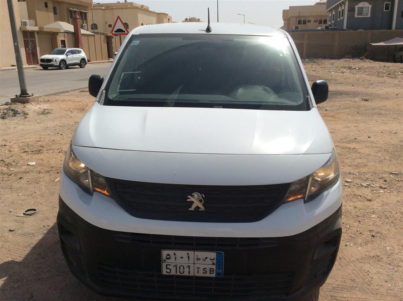 بيجو بارتنر فان بضاعه بنزين عادي 