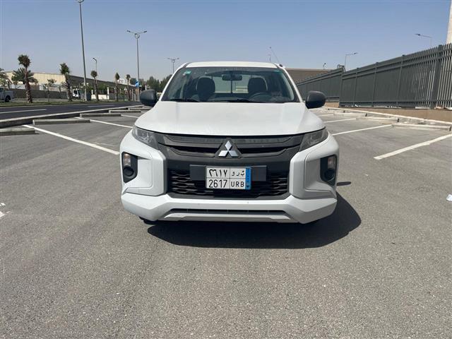 مستوبيشي بيك اب غمارتين 4X2 عادي بنزين