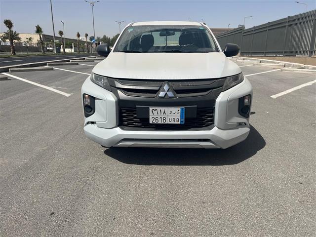 مستوبيشي بيك اب غمارتين 4X2 عادي بنزين