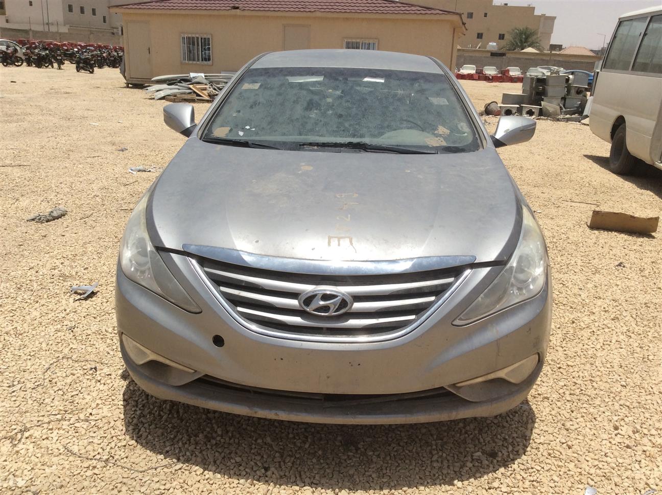 هونداي سوناتا-سيدان اوتوماتيك المحرك +الجير لايعمل تالفه تباع على حاتها