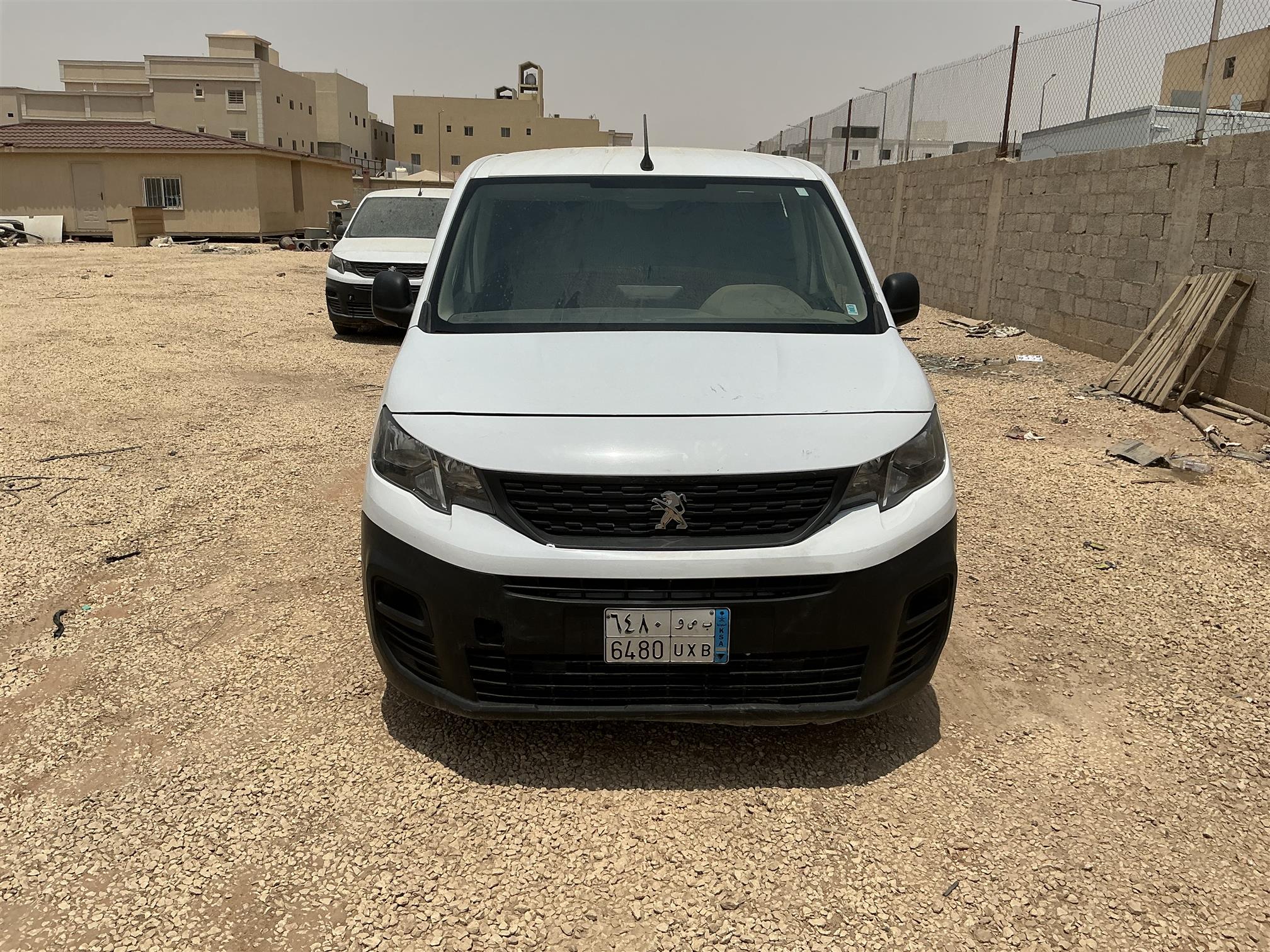 بيجو بارتنر فان بضاعه بنزين عادي  المحرك لايعمل +كلتش تباع على حاتتها