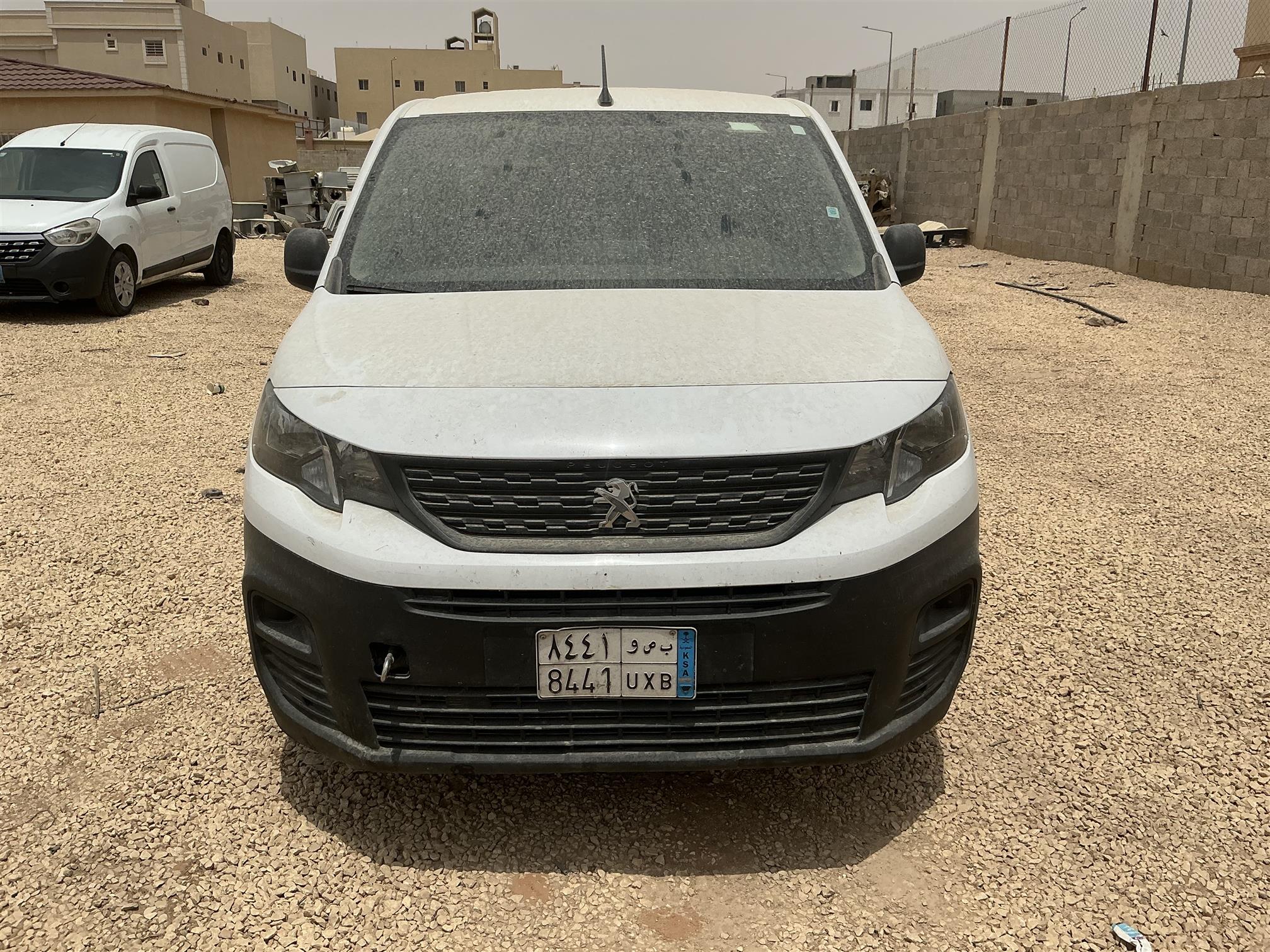 بيجو بارتنر فان بضاعه بنزين عادي  المحرك لايعمل تباع على حاتتها