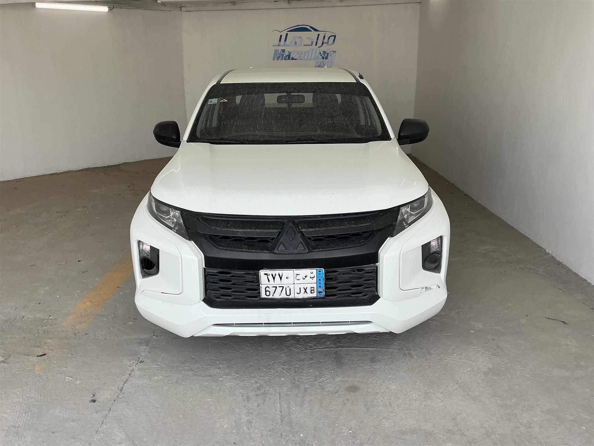 مستوبيشي بيك اب غمارتين 4X2 عادي بنزين
