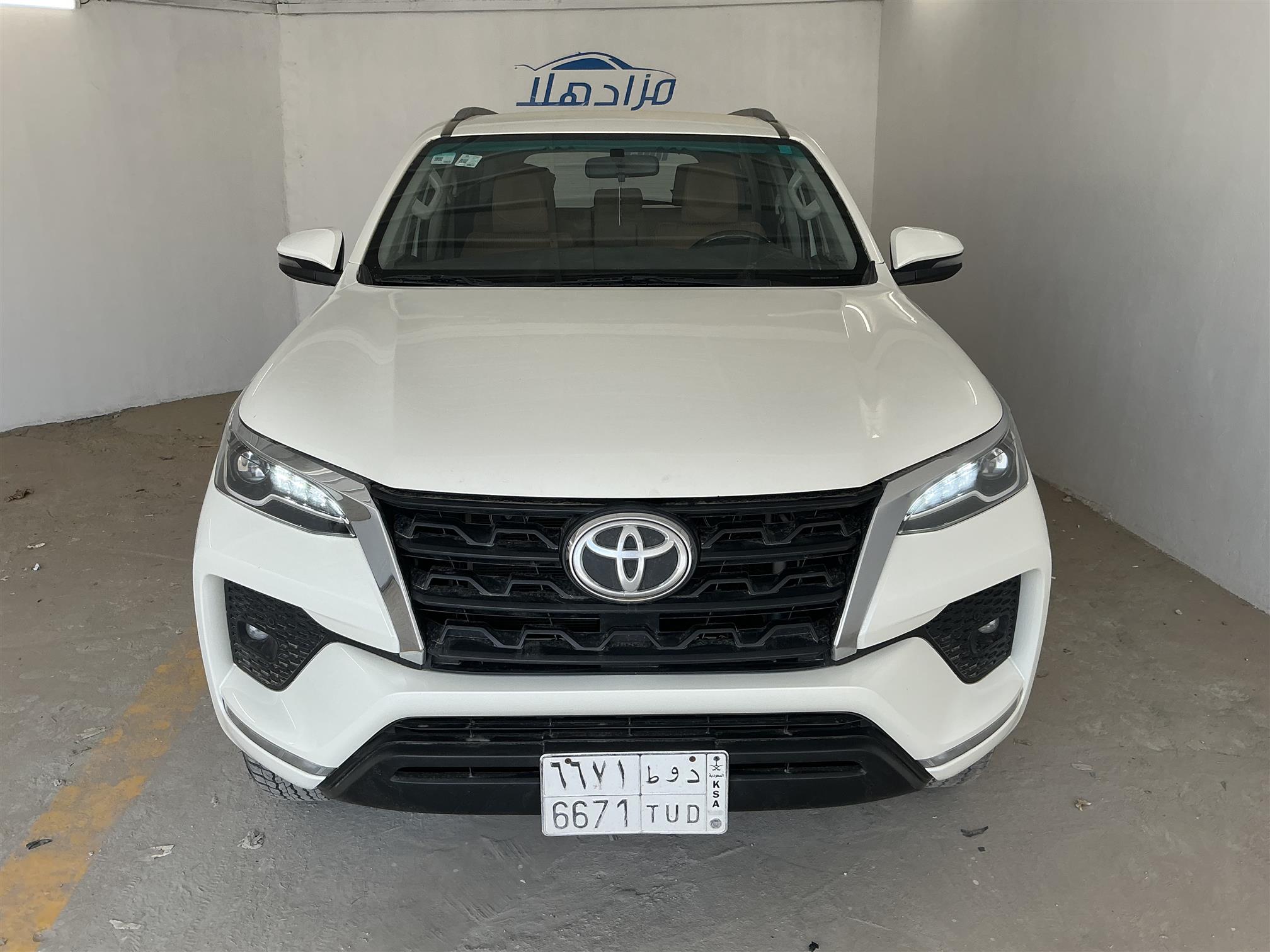 تويوتا فورشينر 4X4 في اكس V6 - اتوماتيك