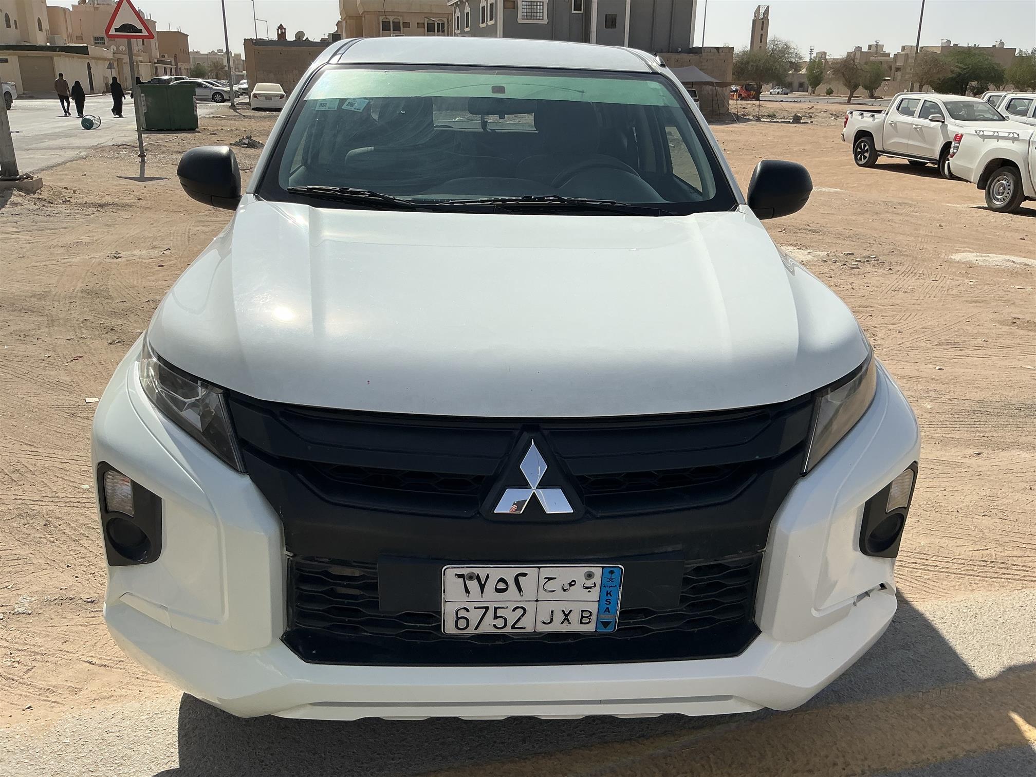 مستوبيشي بيك اب غمارتين 4X2 عادي ديزلن