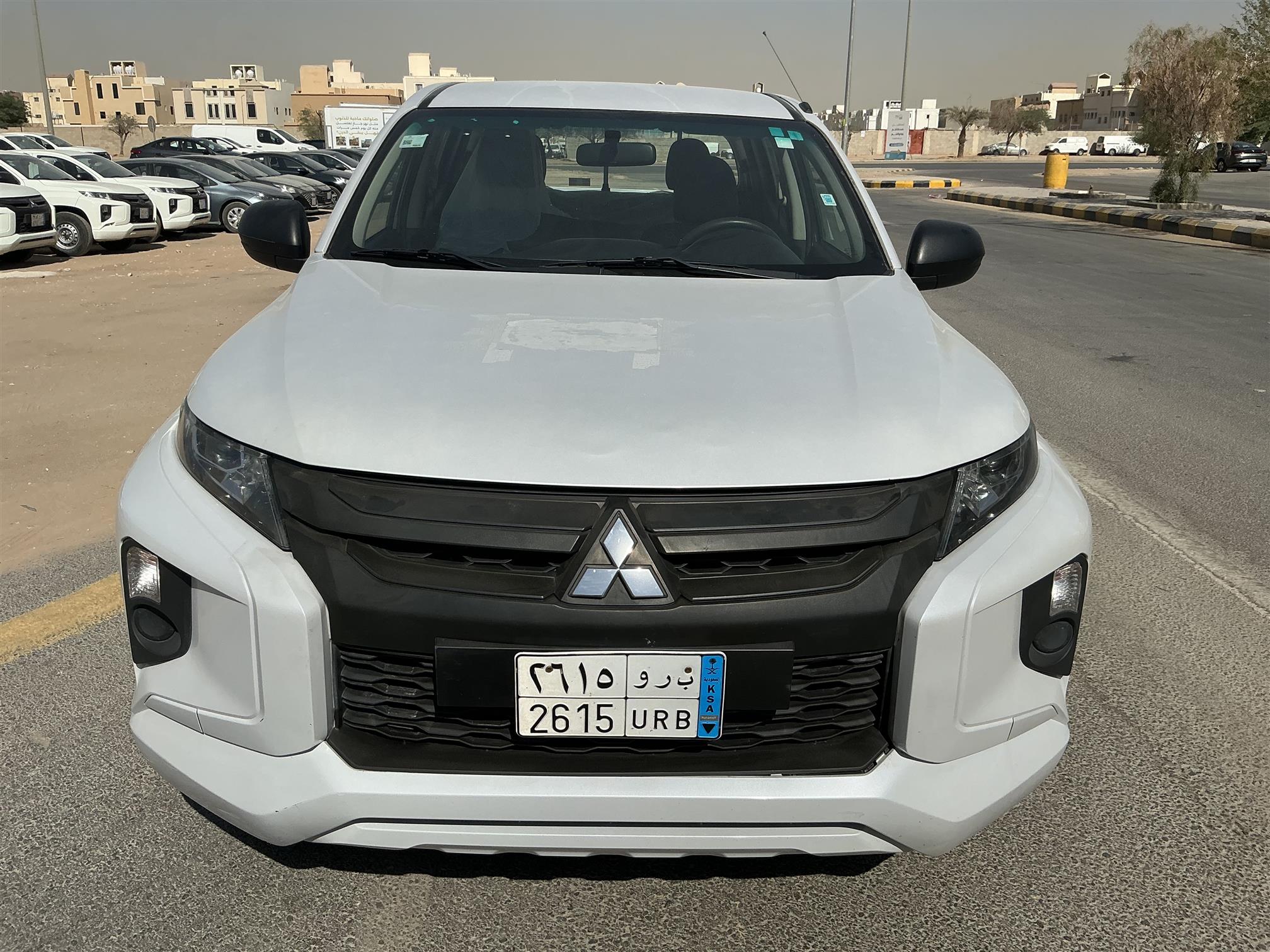 مستوبيشي بيك اب غمارتين 4X2 عادي بنزين