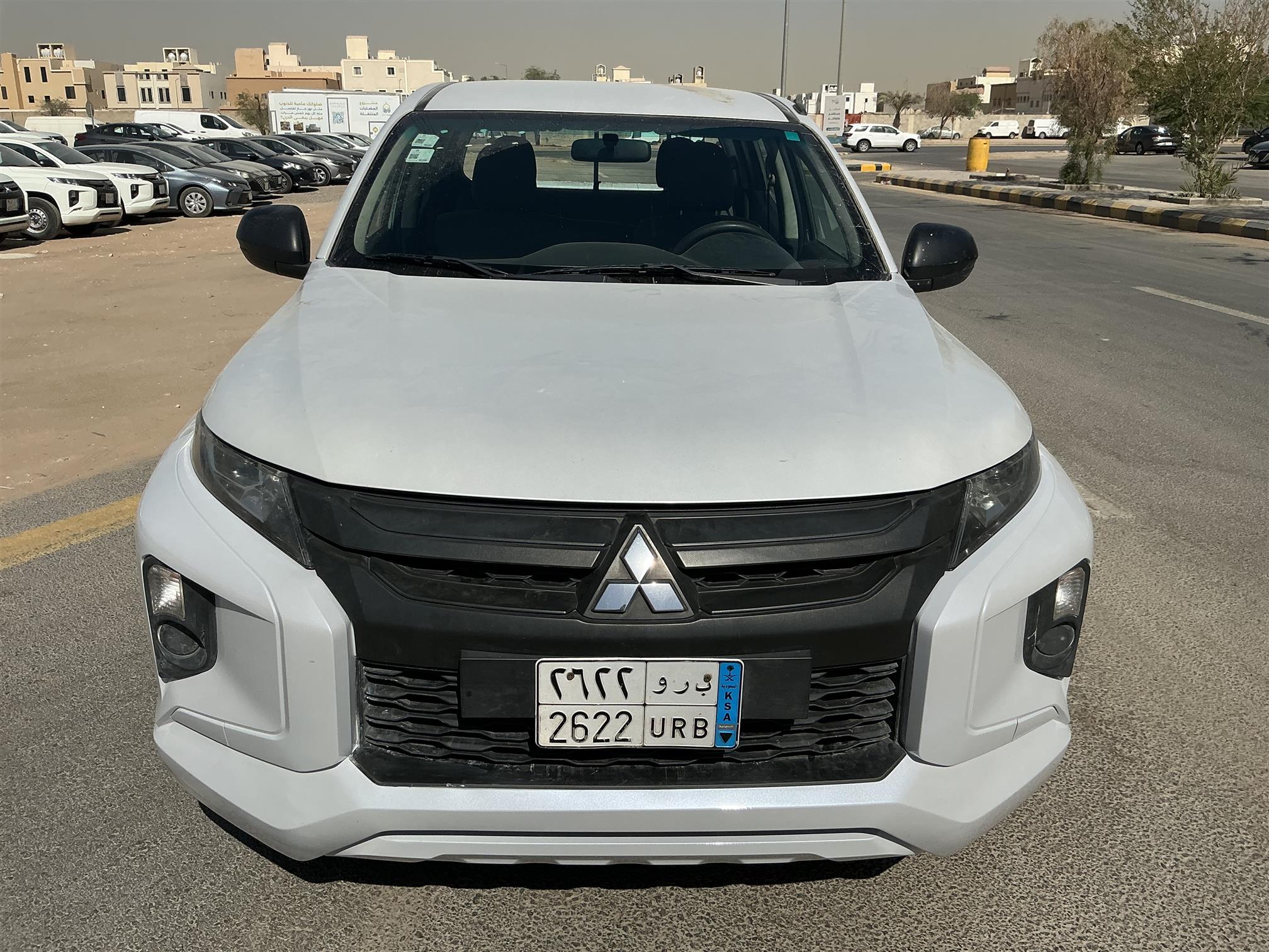 مستوبيشي بيك اب غمارتين 4X2 عادي بنزين