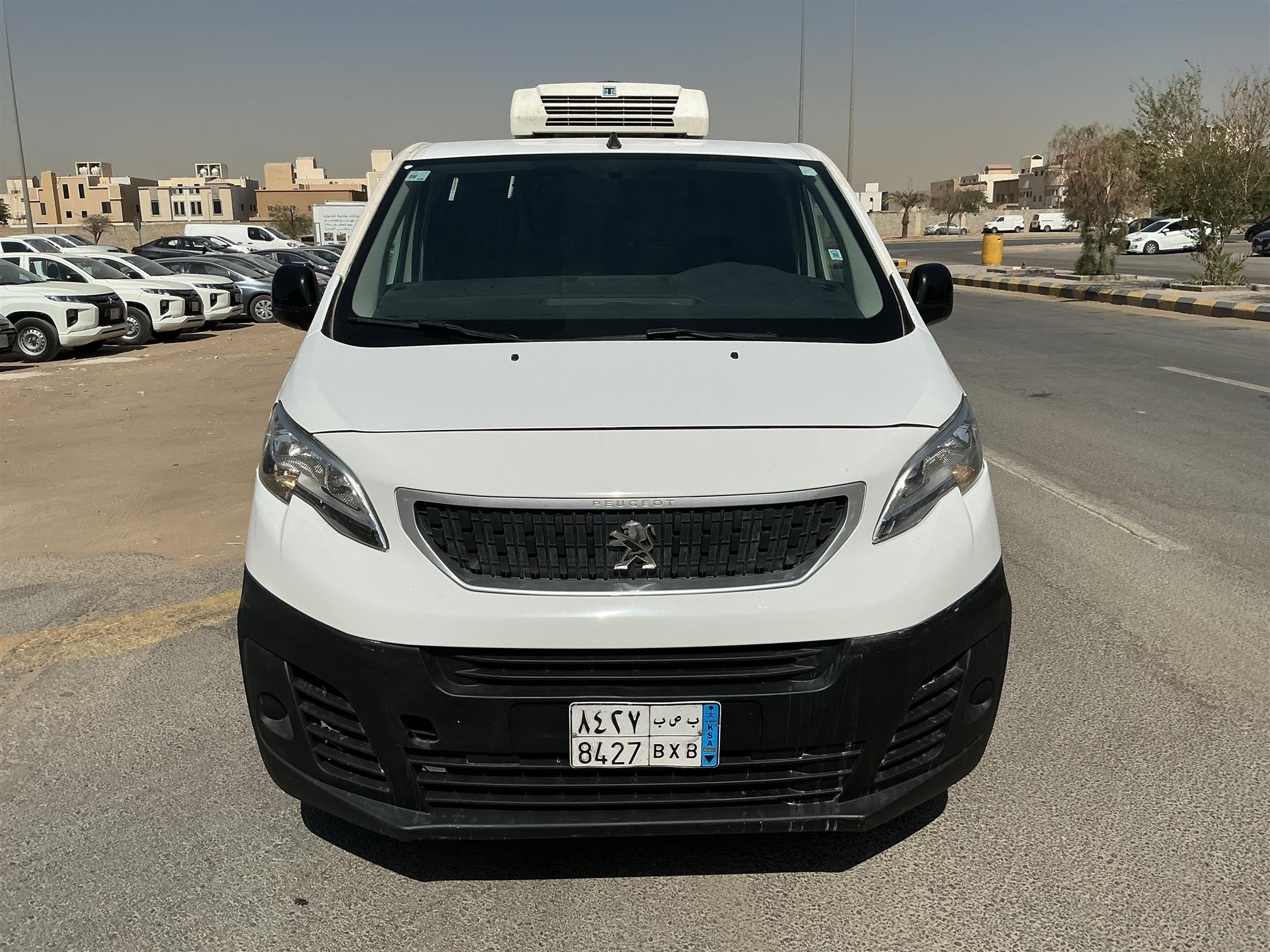   براد لايعمل بيجو فان بضاعه براد اكس بيرت ديزل اوتوماتيك ثقب في السقف