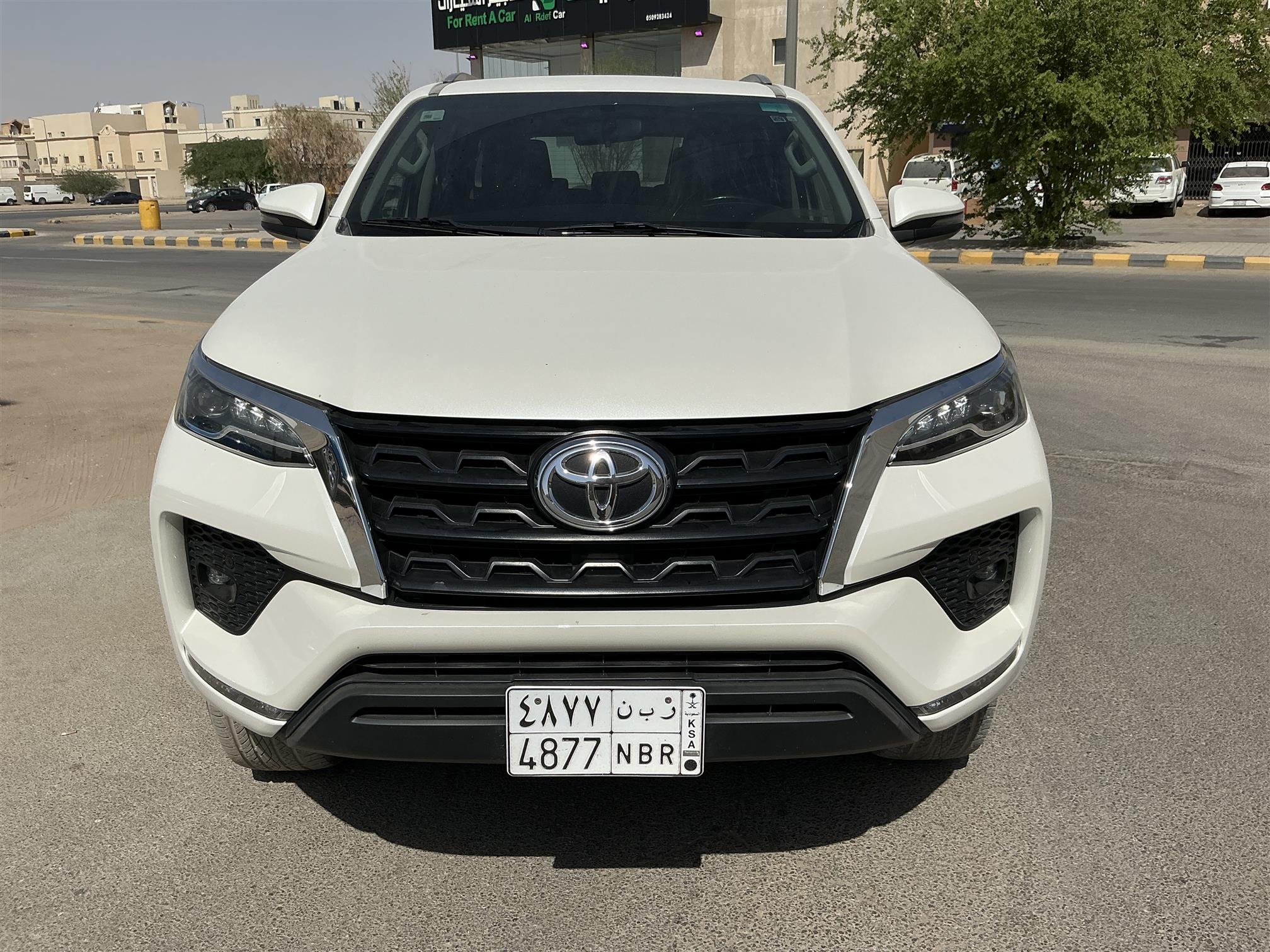 تويوتا فورشينر 4X4    1في اكس V4 - اتوماتيك