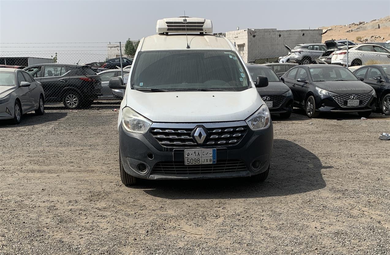 مكينة موضبة مفكوكة وصوت بالمكينة-رينو -دوكر -عادي 