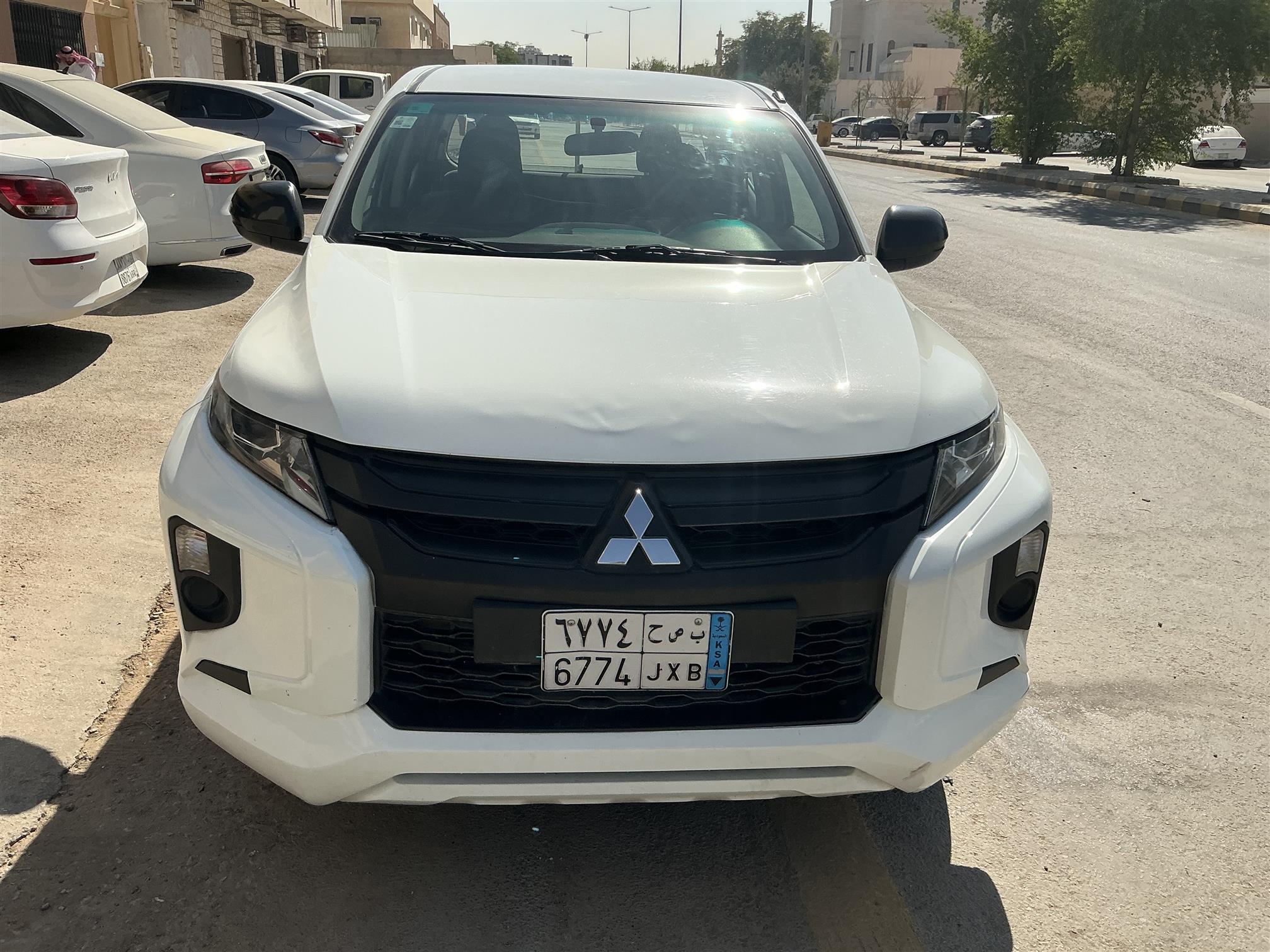 مستوبيشي بيك اب غمارتين 4X2 عادي ديزل المحرك موضب