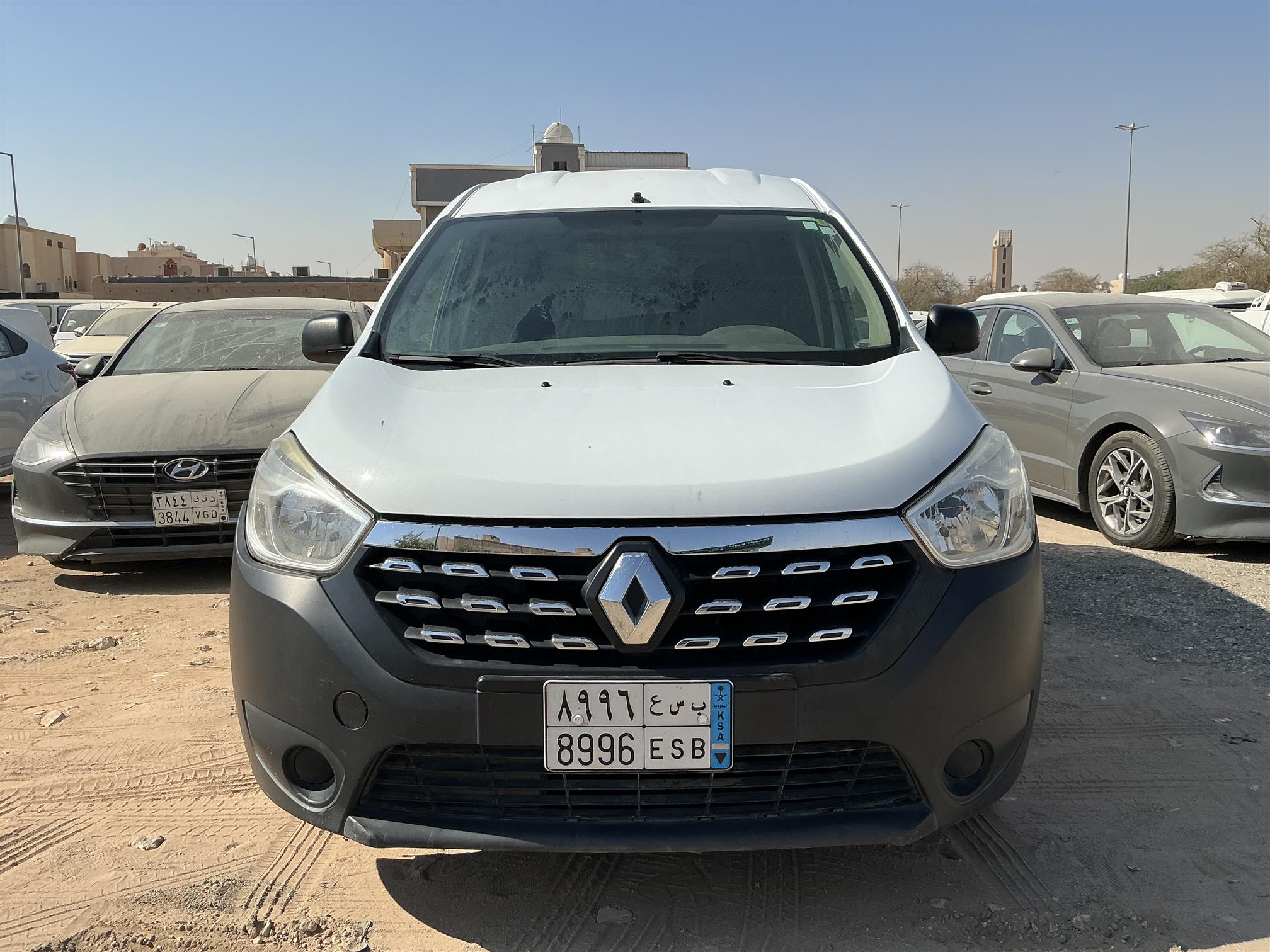 رينو دكار فان بضاعه بنزين عادي مكينه لا تعمل تباع تحتاج توصيب