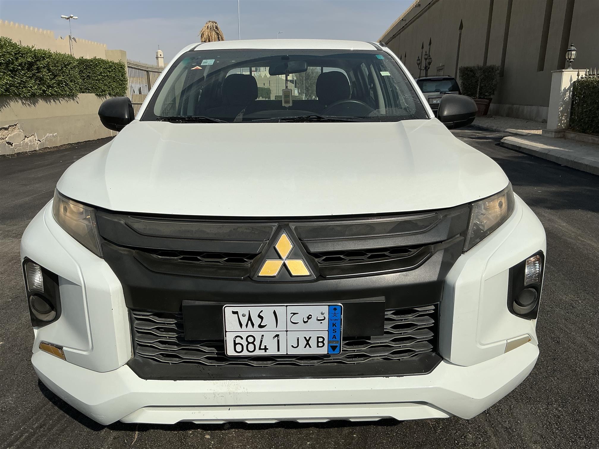 مستوبيشي بيك اب غمارتين 4X2 عادي ديزل صوت في المحرك 