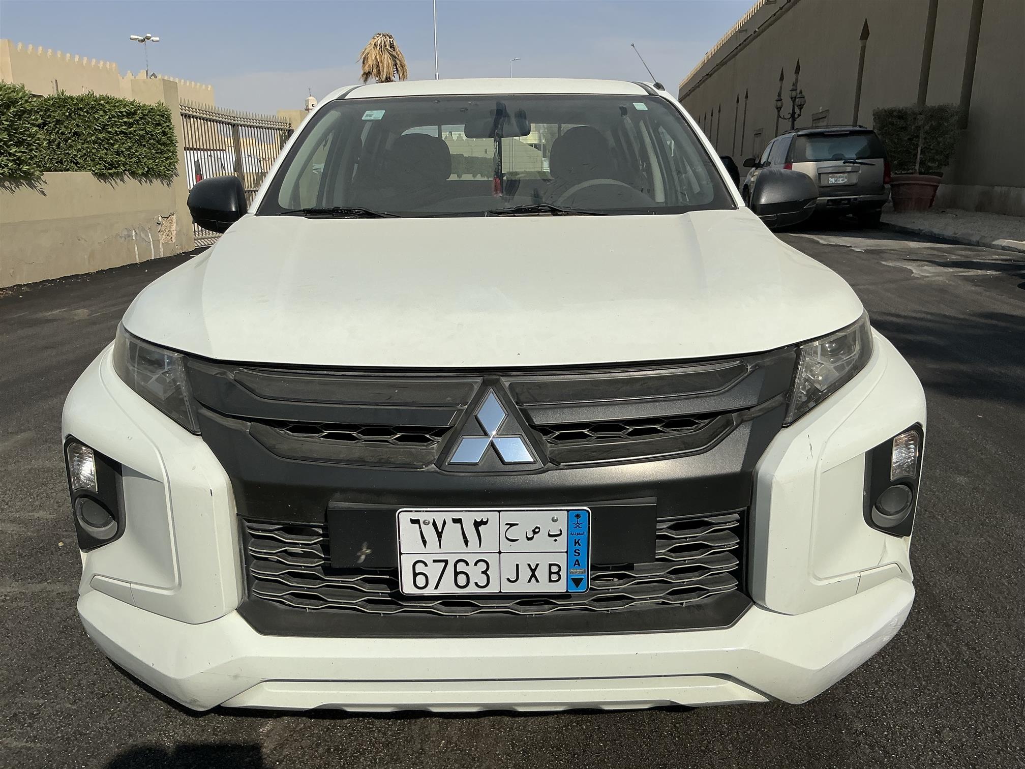 مستوبيشي بيك اب غمارتين 4X2 عادي ديزل المحرك موضب