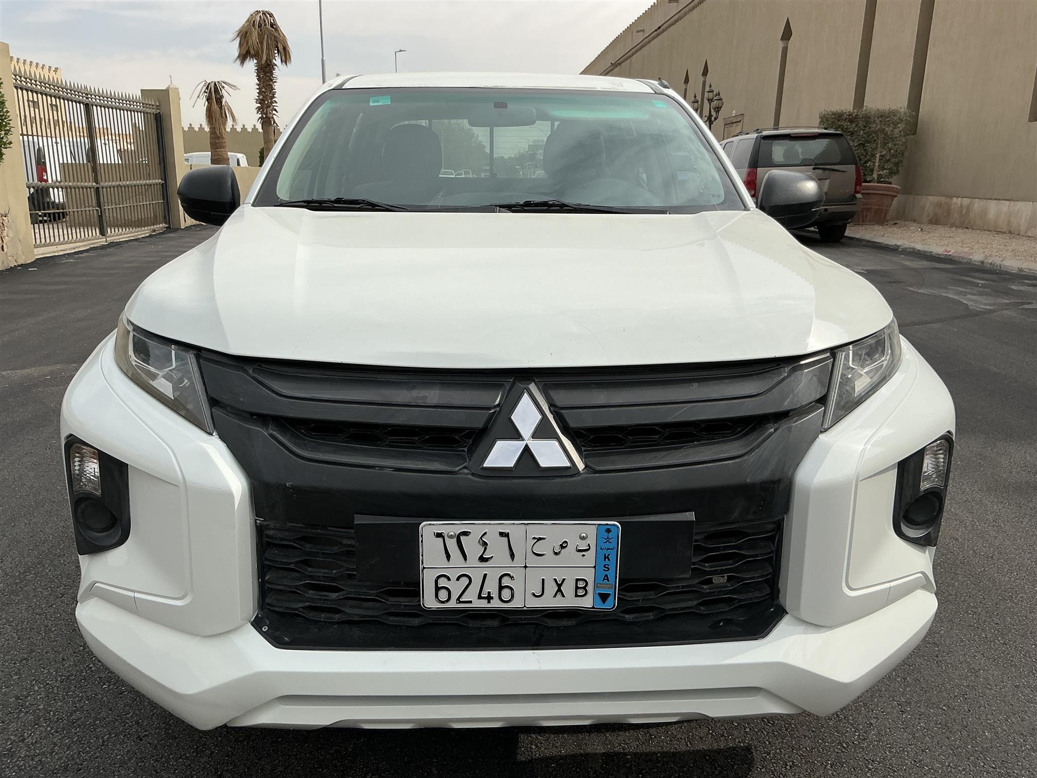 مستوبيشي بيك اب غمارتين 4X2 عادي ديزل