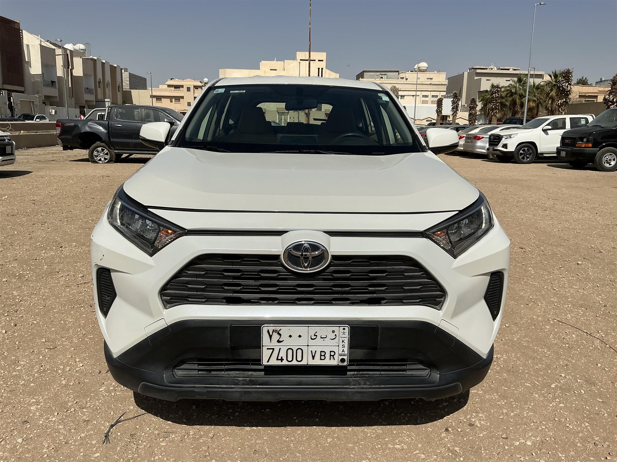 ثقب صغير في السقف تويوتا راف 4X4-جيب اوتوماتيك +مشكله في الجير