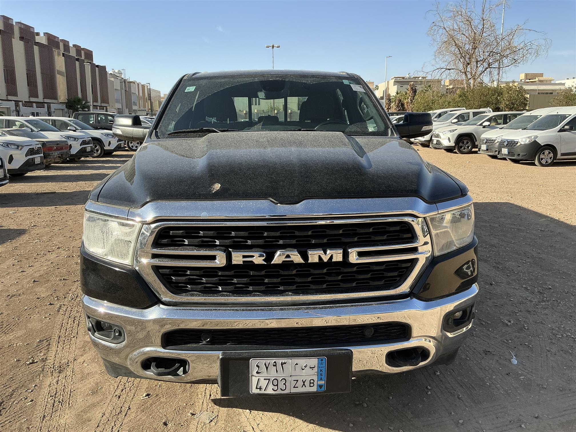 دوج رام 1500غمارتين بج هورن طاقم كب 3.6L - اتوماتيك 4X4  ثقب صغيرفي السقف