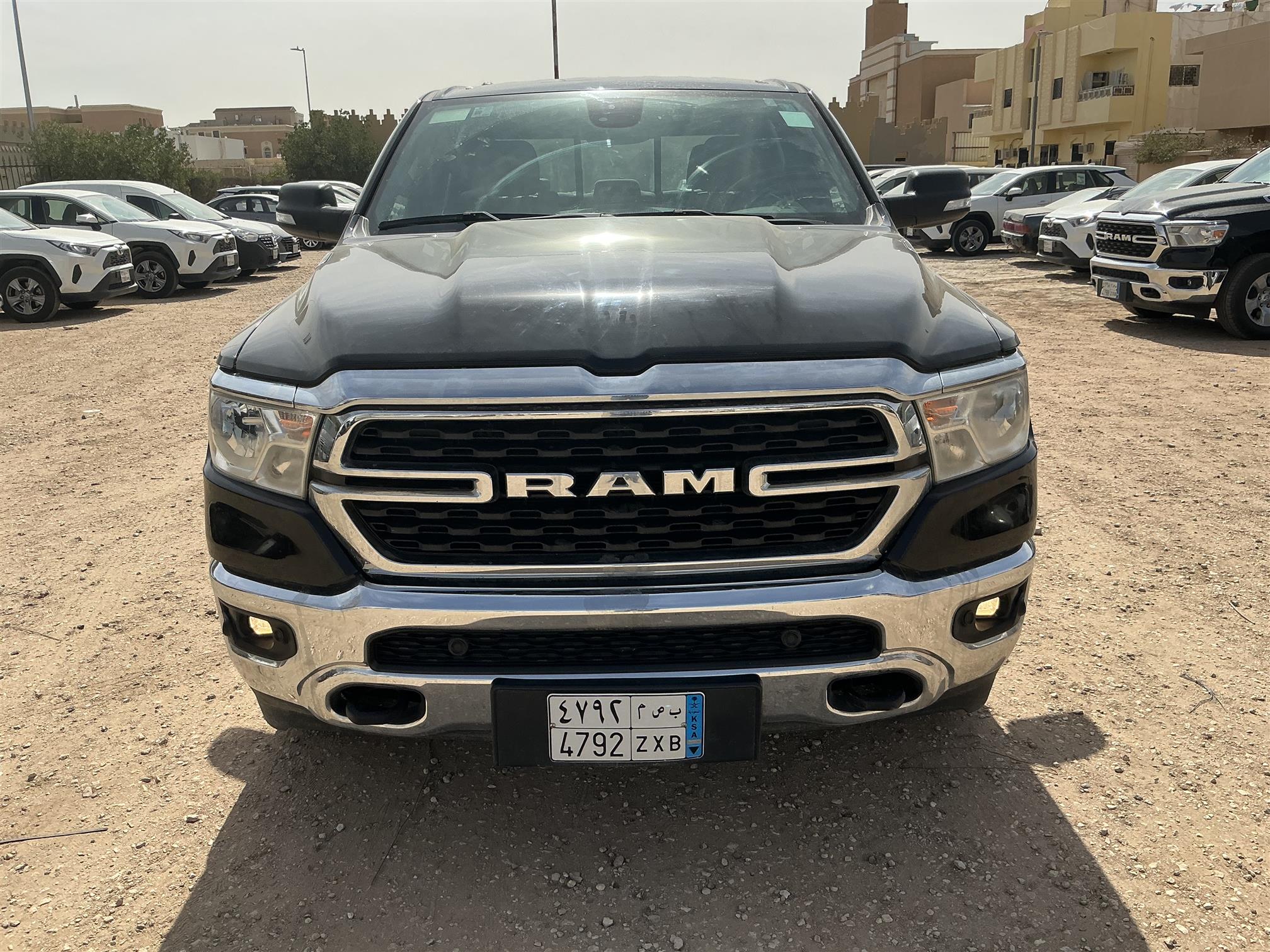 دوج رام 1500غمارتين  بج هورن اسبورت 3.6L - اتوماتيك 4X4 ثقب في السقف