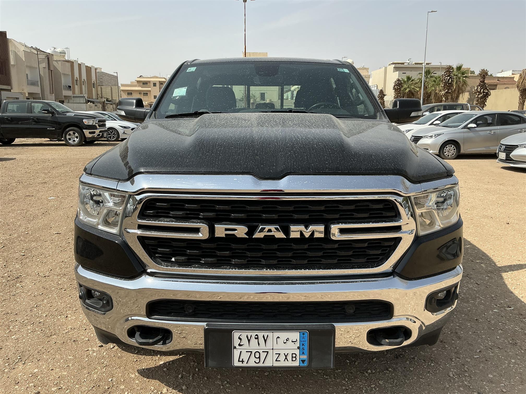 دوج رام 1500غمارتين  بج هورن اسبورت 3.6L - اتوماتيك 4X4 ثقب في السقف