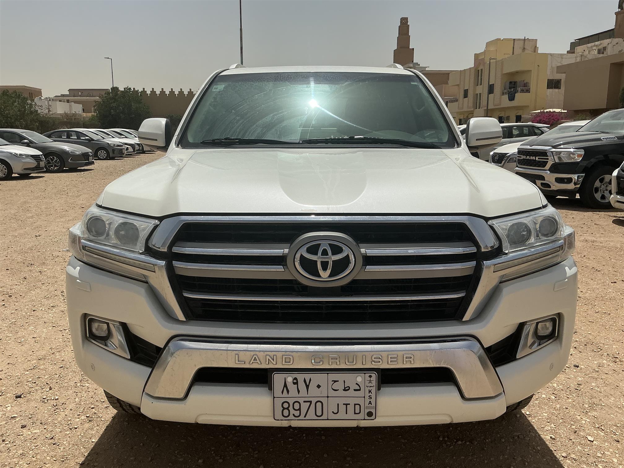  مواصفات خليجيه تويوتا لاند كروزر في اكس ار 8 سلندرا اوتوماتيك