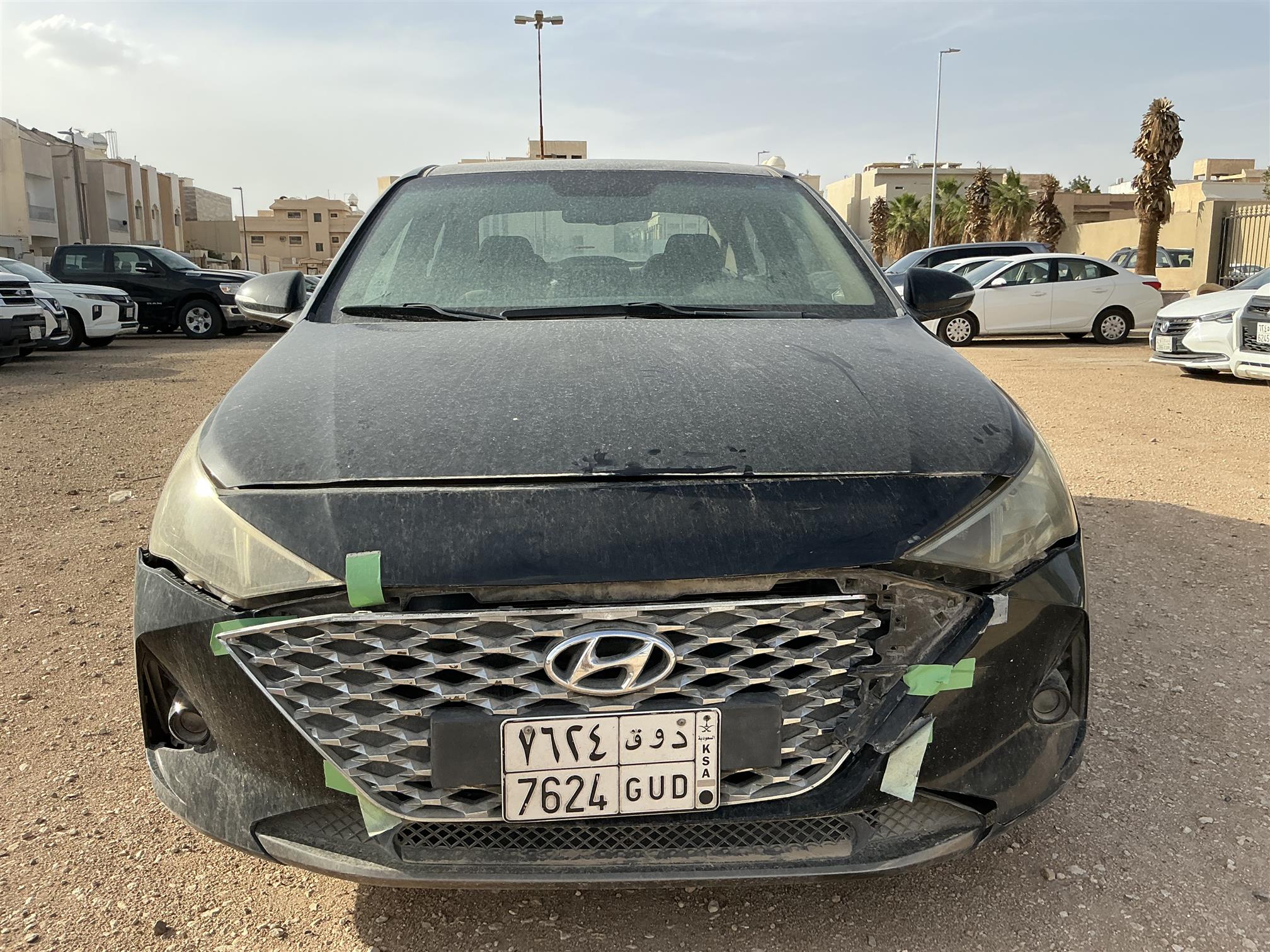  هونداي اكسنت اوتوماتيك مصدومه  تباع على حالتها 