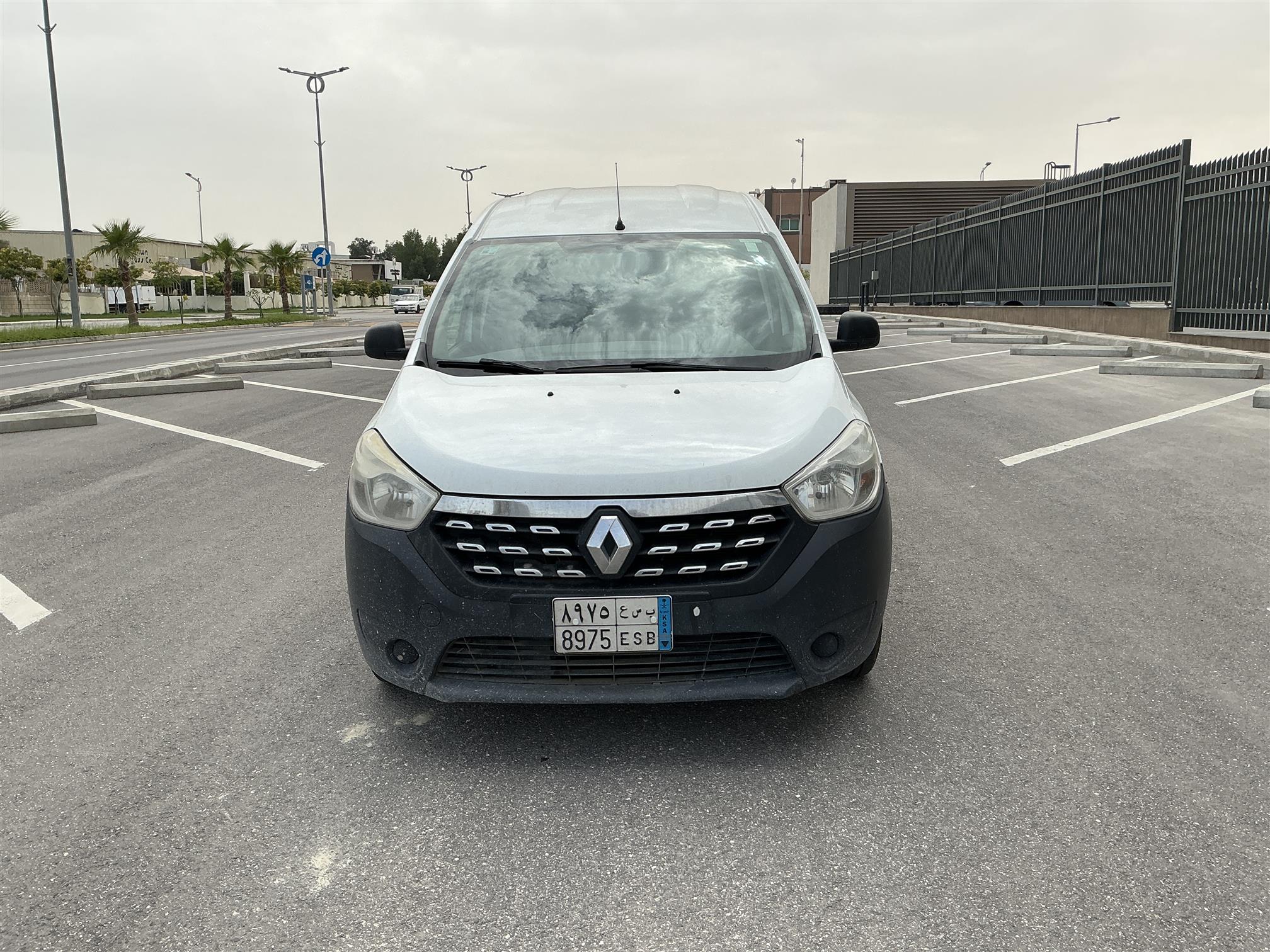 رينو دكار فان بضاعه بنزين عادي - تهريب زيت قير 