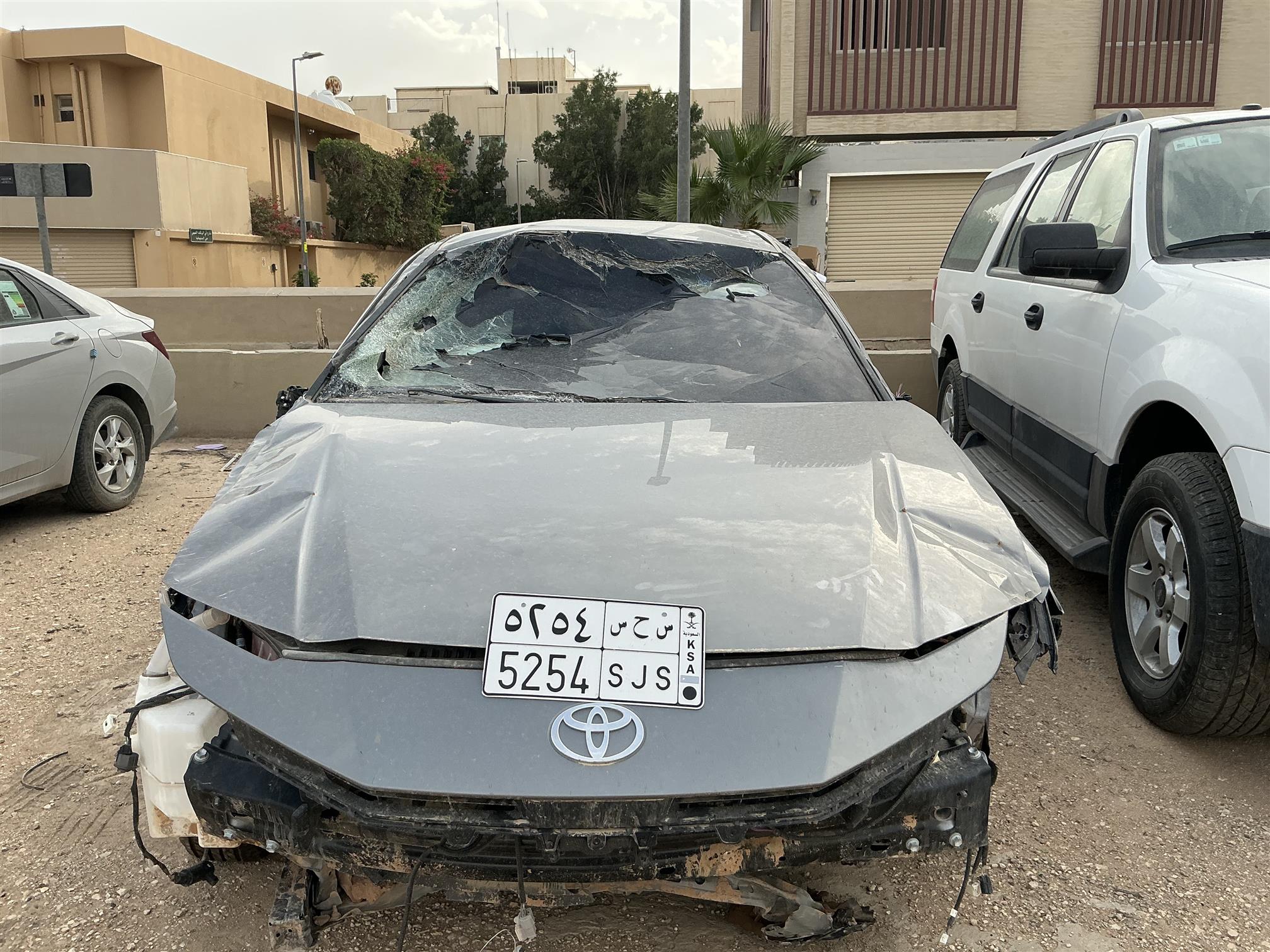 تويوتا كامري جي ال اوتوماتيك تالفه كامل