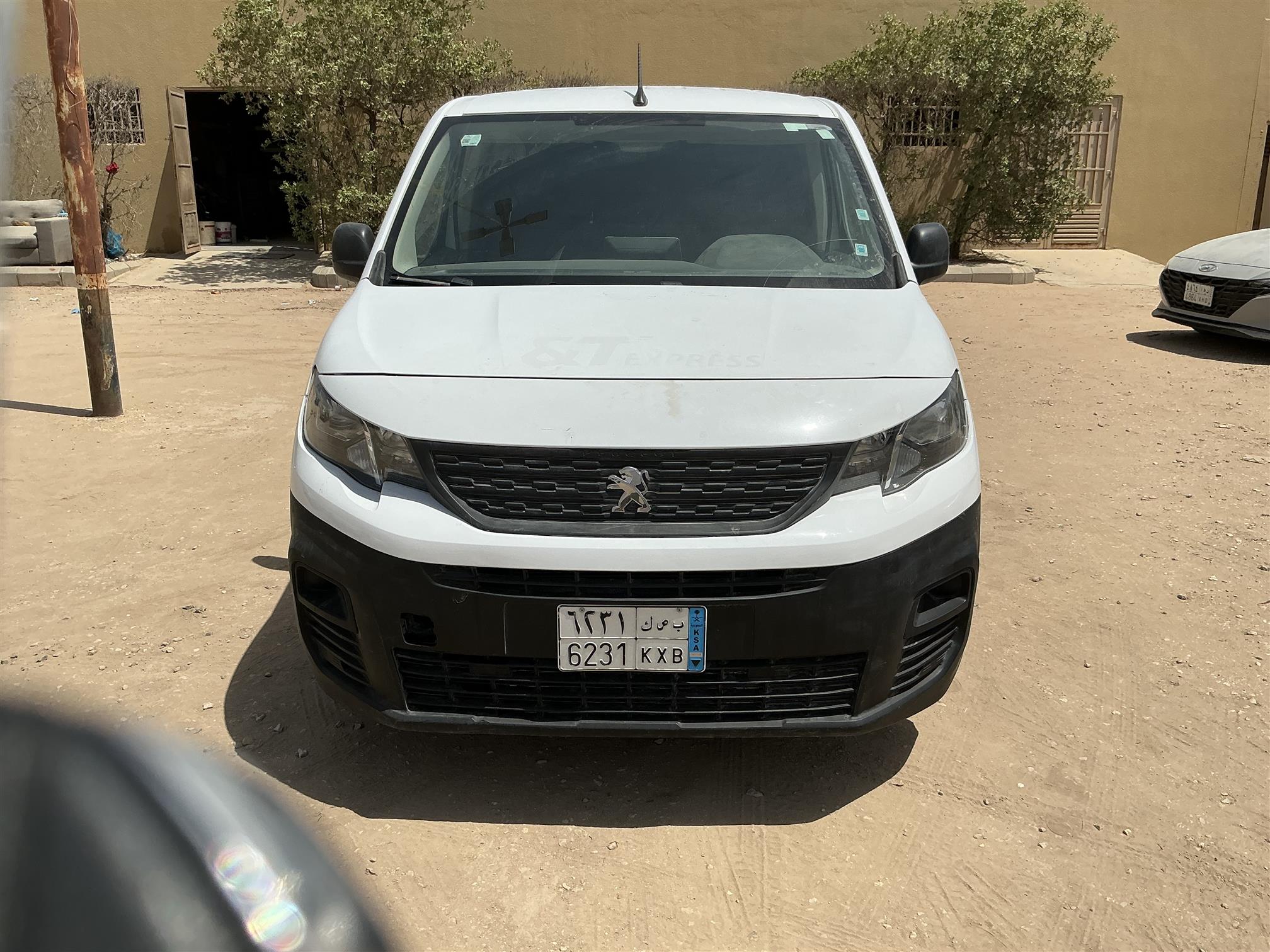 بيجو بارتنر فان بضاعه ديزل عادي المحرك   موضيب  