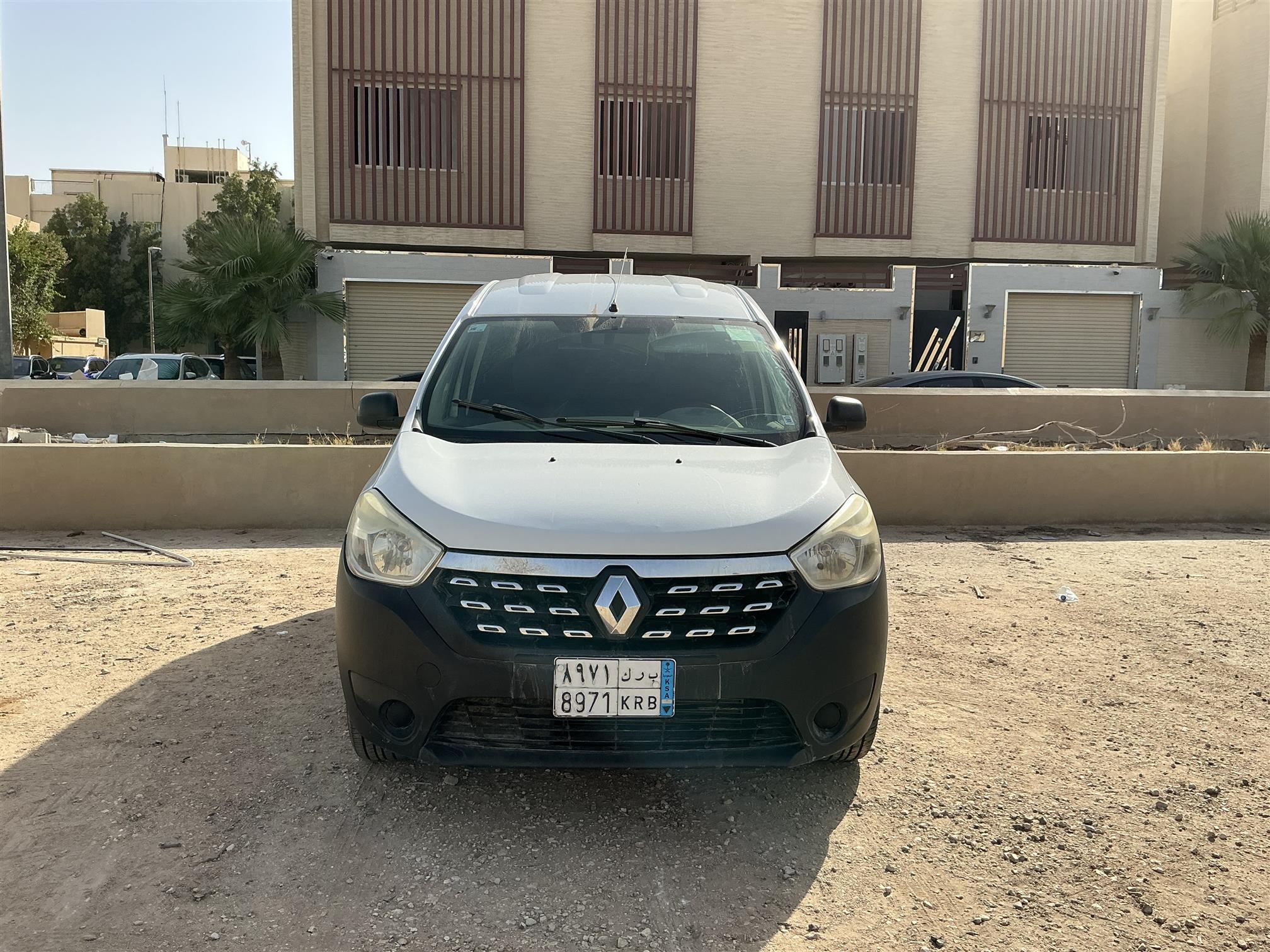 رينو دكار فان بضاعه بنزين عادي مكينه لا تعمل تحتاج توضيب تباع على حالتها