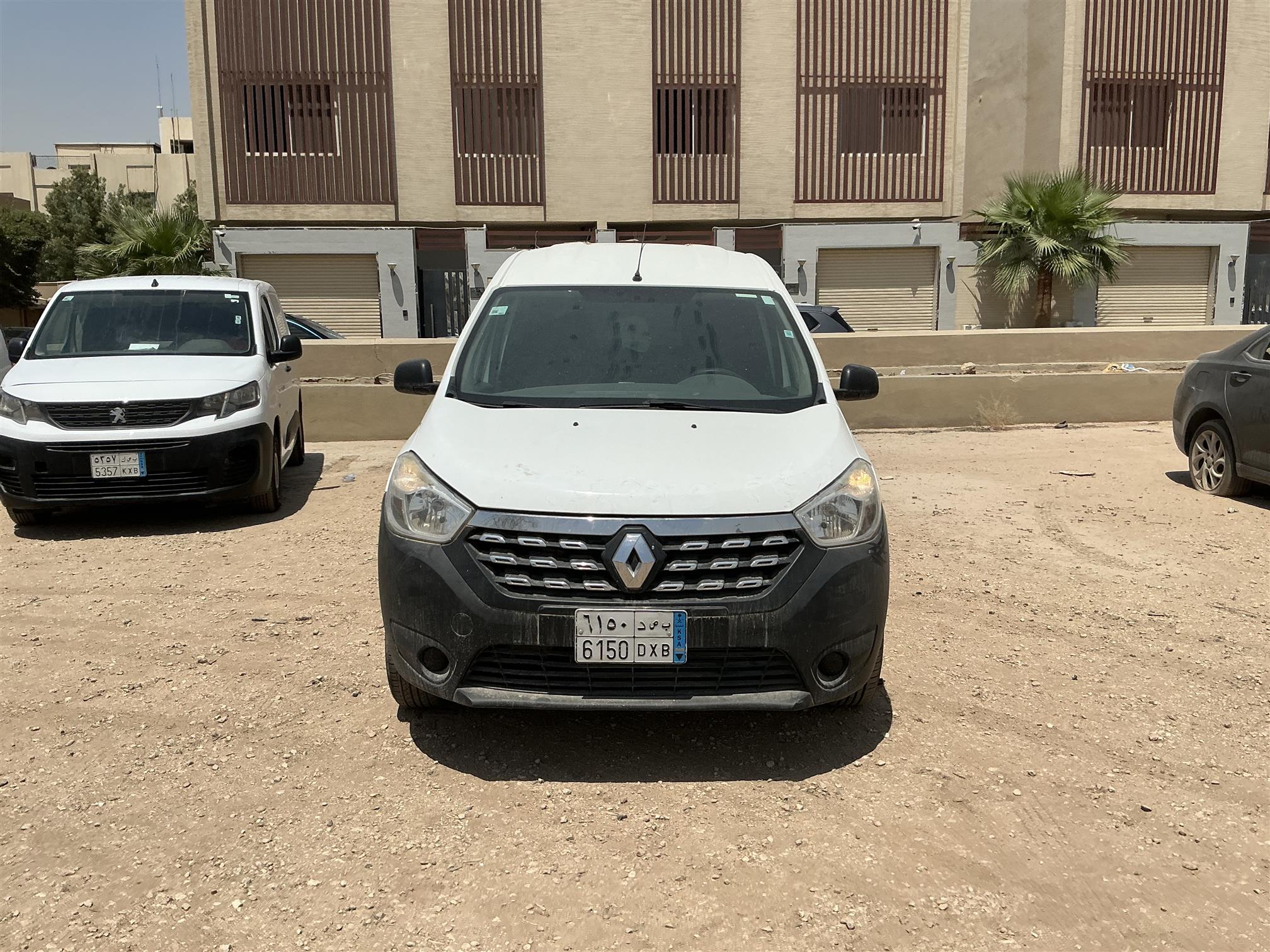 رينو دكار فان بضاعه بنزين عادي محرك موضب+ اصوت فى المحرك تباع عللى حالتها 