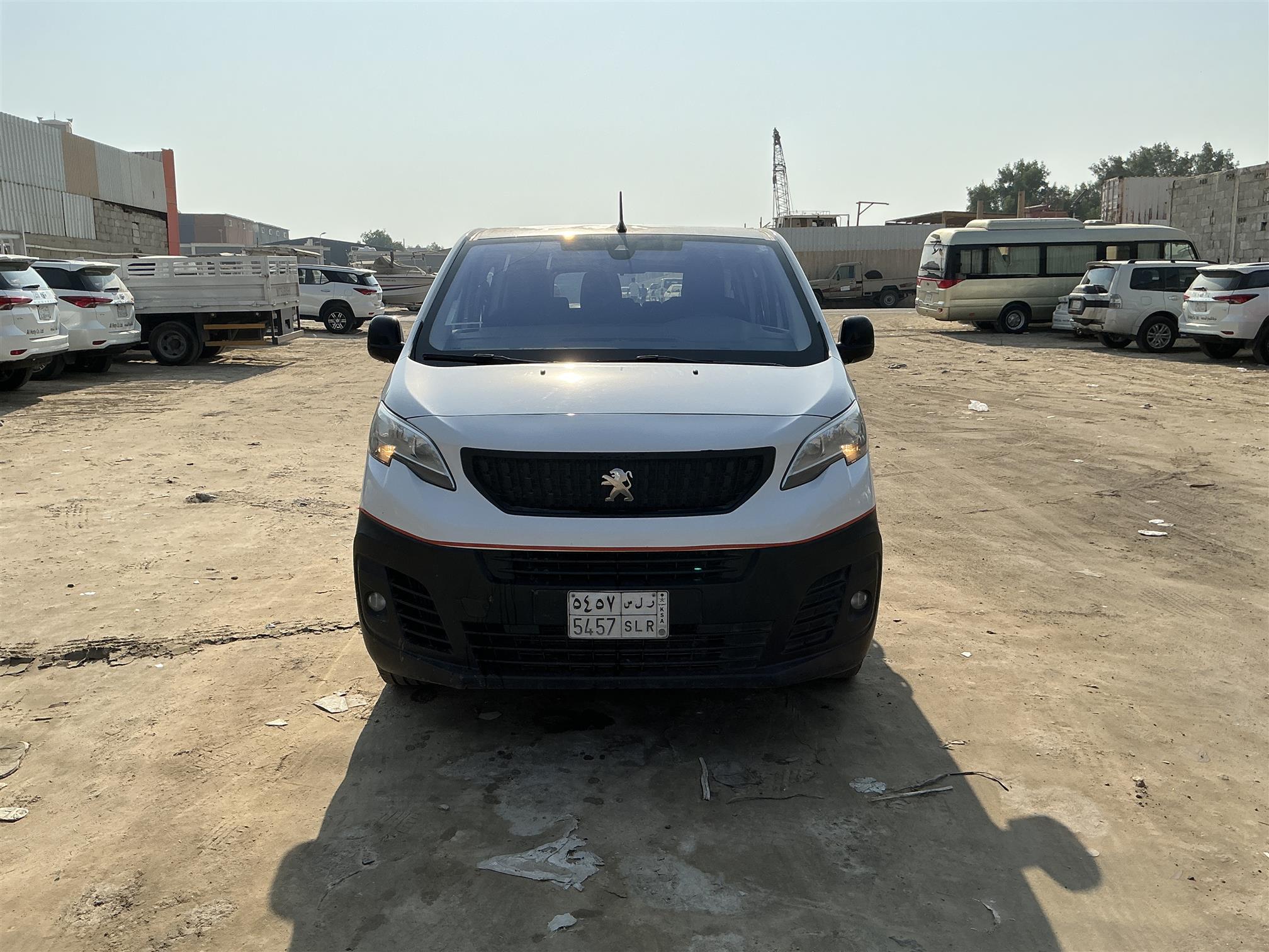بيجوإكسبرت  فان 9 ركاب 2.0 L ديزل  -قص ولحام اسفل السياره مع الرفرف والباب الخلفي 