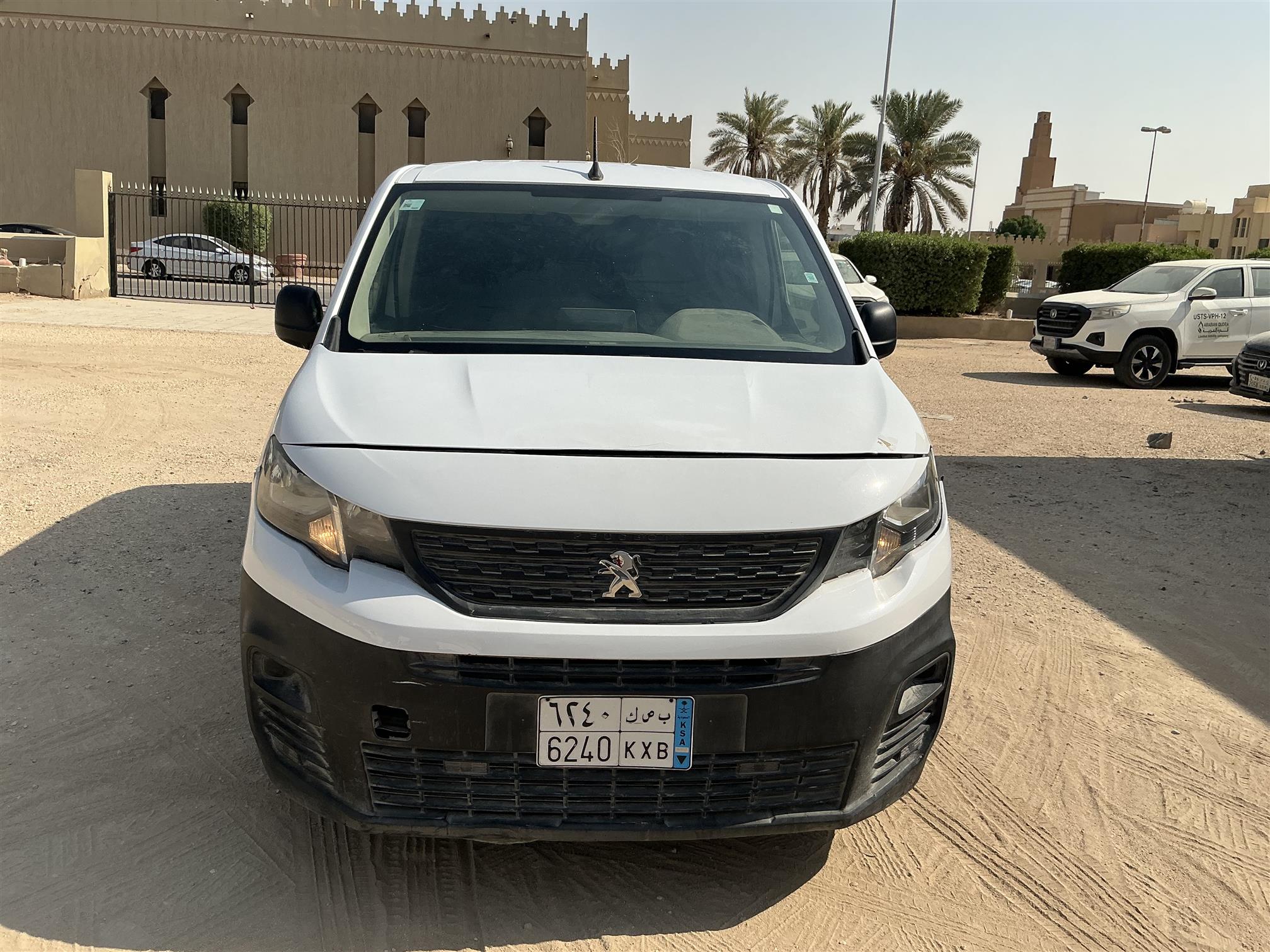 بيجو بارتنر فان بضاعه ديزل عادي   تباع على حاتتها