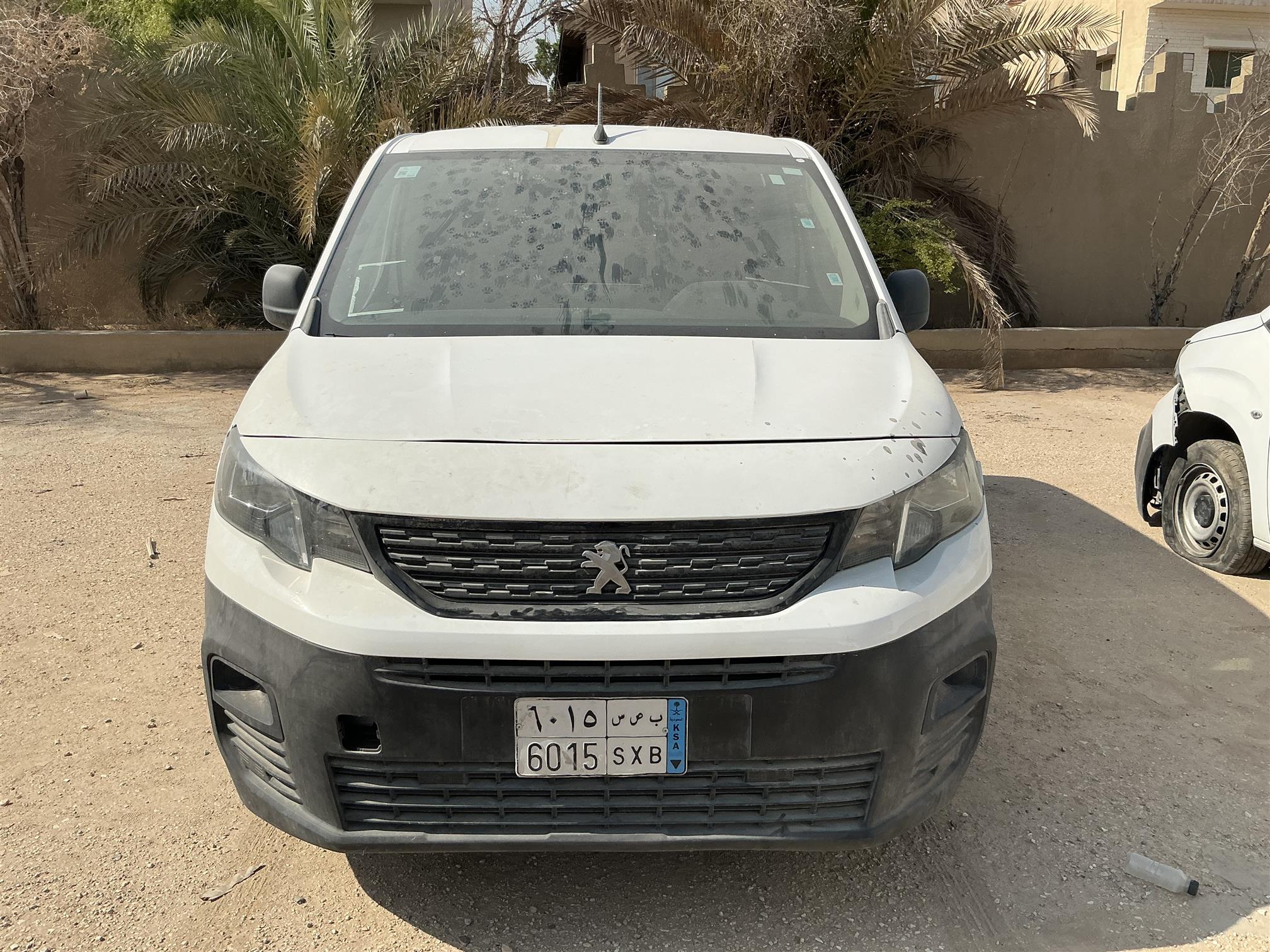 بيجو بارتنر فان بضاعه بنزين عادي  المحرك يحتاج توضيب صوت في المحرك ل تباع على حاتتها