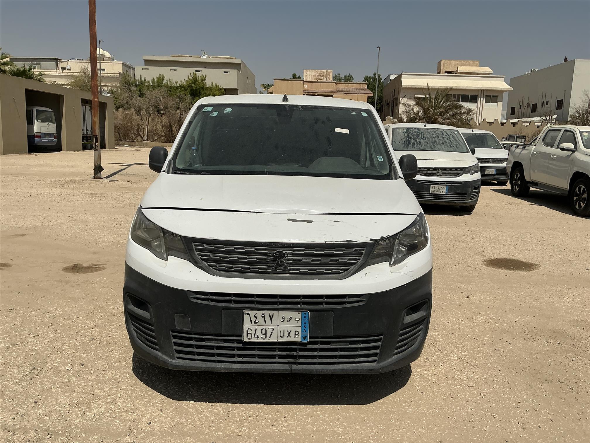 بيجو بارتنر فان بضاعه ديزل عادي  تحتاج الى توضيب المحرك لا يعمل  تباع على حاتتها